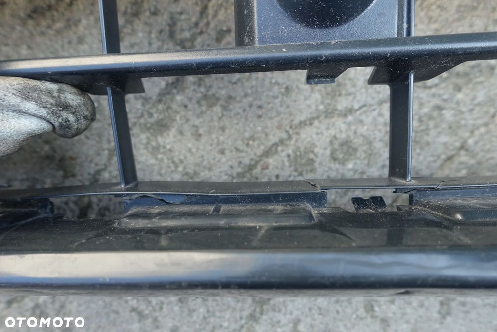 KRATKA ŚRODKOWA ZDERZAKA AUDI Q3 II 18r. SLINE 83A - 10