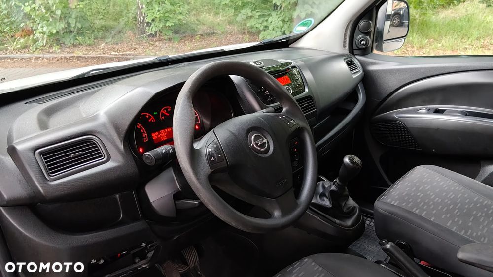 Opel COMBO - 32