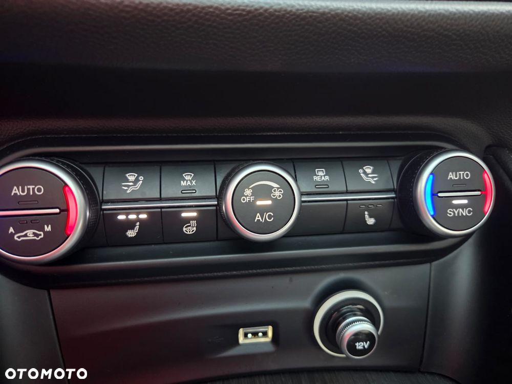 Alfa Romeo Stelvio 2.0 Turbo 16V AT8-Q4 Veloce - 25