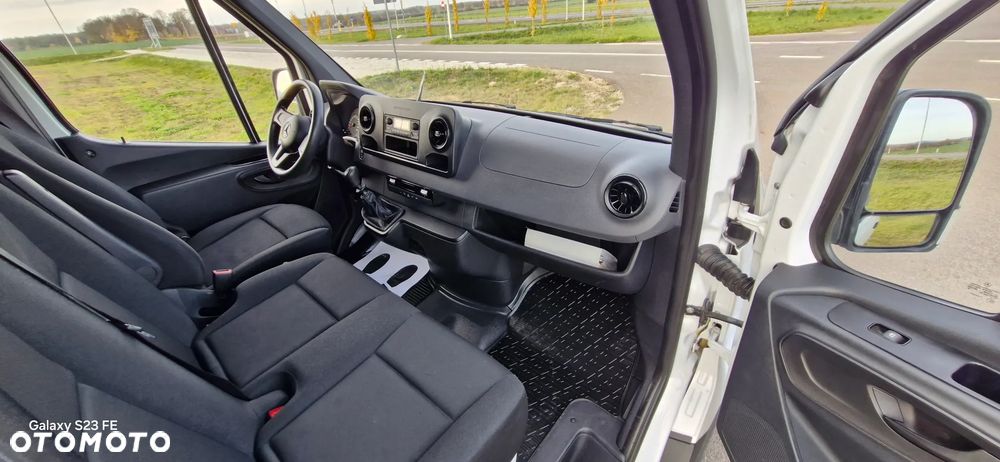 Mercedes-Benz Sprinter - 11