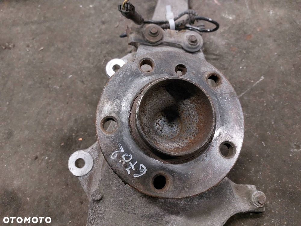 PIASTA ZWROTNICA PRAWA PRZÓD BMW F10 520d - 2