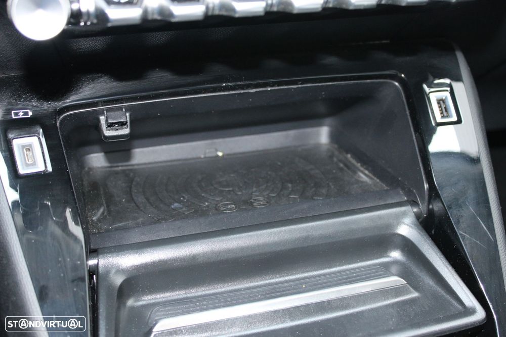 Peugeot 2008 1.5 BlueHDi Allure EAT8 - 11