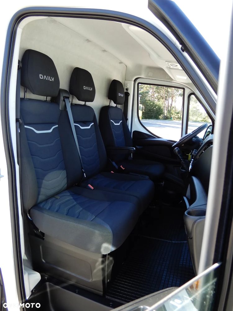 Iveco Daily 35S18 3.0 HPI 180 KM POWER Furgon Blaszak XXL 4.70 CM MAXI LONG Wysokość H3 2150 mm WZMACNIANE ZAWIESZENIE 1024 Kg Ładowność HAK 3500 Kg 50 Tys Km ASO Serwis Stan NOWY UNIKAT OKAZJA - 29