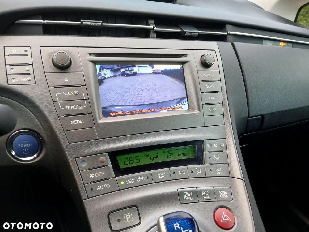 Toyota Prius (Hybrid) Executive - 26