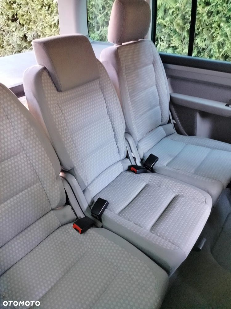Volkswagen Touran - 32