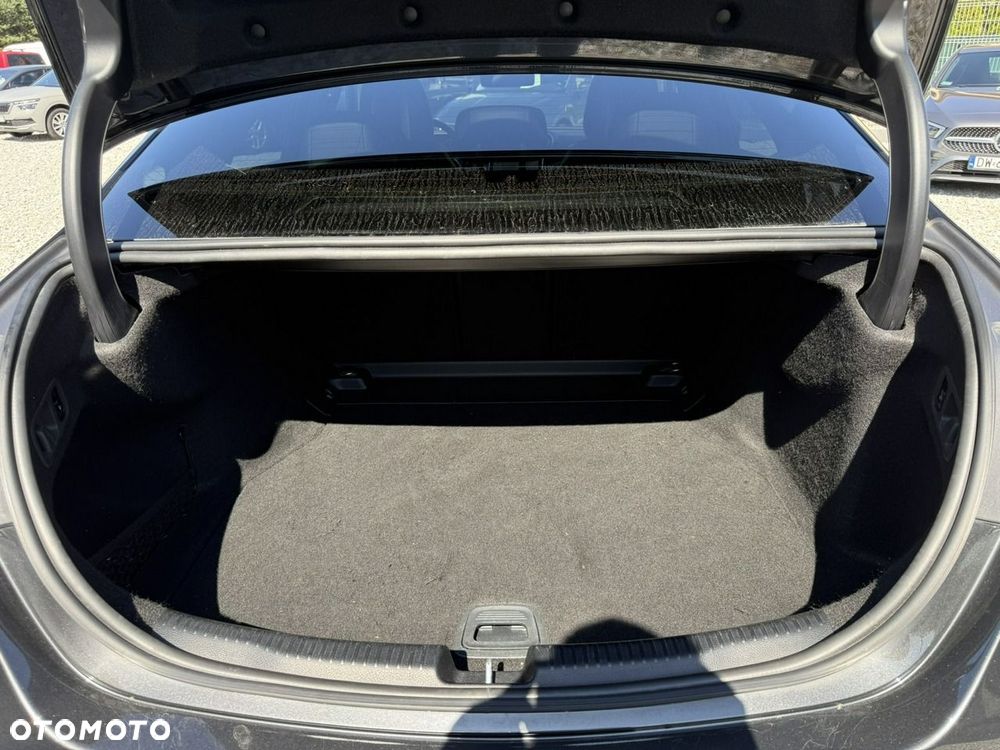 Mercedes-Benz Klasa C 200 4Matic 9G-TRONIC - 35