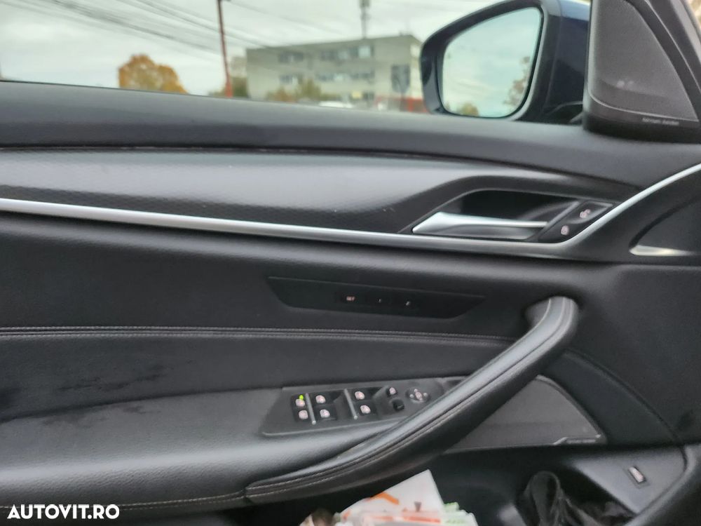 BMW Seria 5 530d xDrive AT MHEV - 13