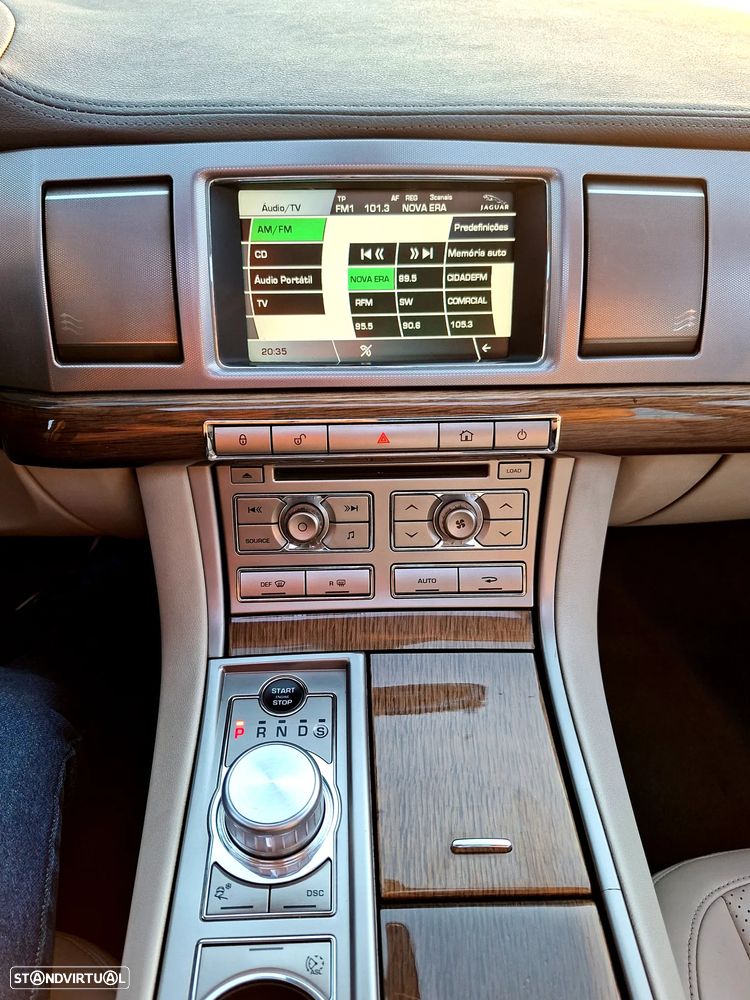 Jaguar XF 2.7 D V6 Premium Luxury - 17