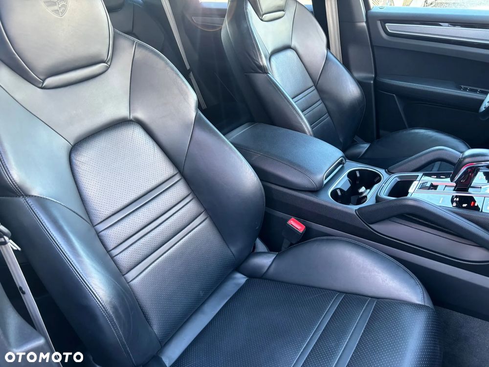 Porsche Cayenne Platinum Edition - 17