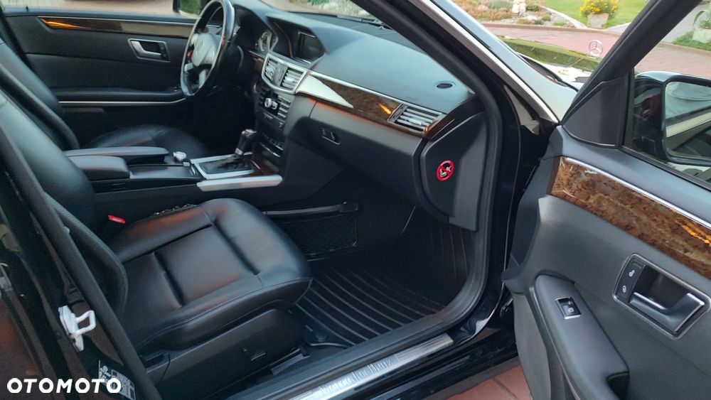 Mercedes-Benz Klasa E 200 NGT BlueEffICIENCY Elegance - 10