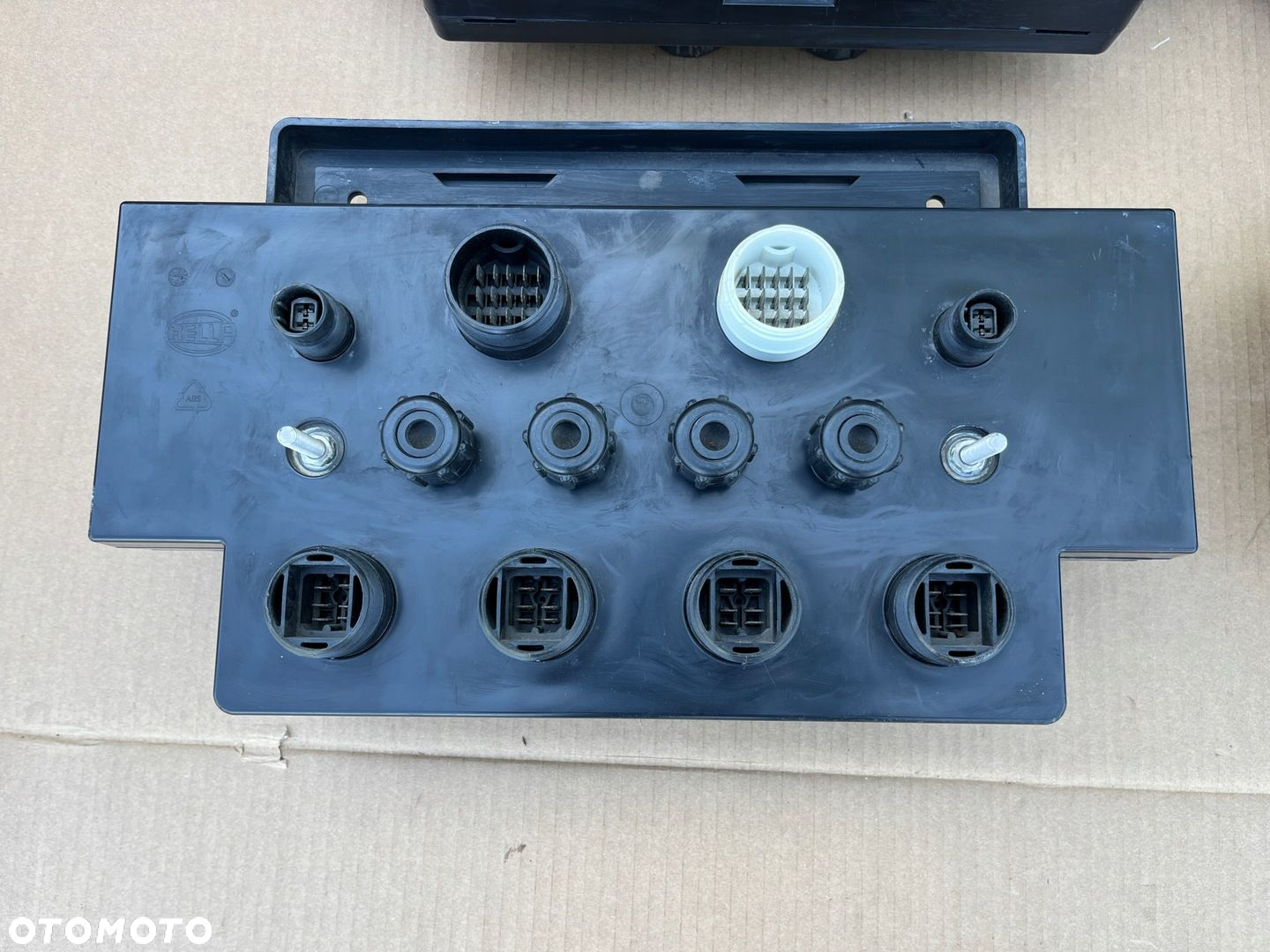 Hella 8JE 340 160-00 Łącznik / rozdzielacz, Listwa rozdzielcza - 3