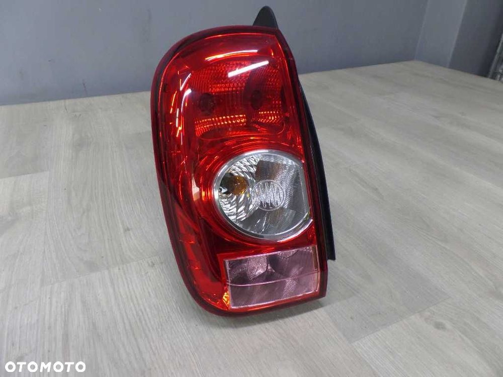 DACIA DUSTER 09-18 LAMPA TYL LEWA UK - 2