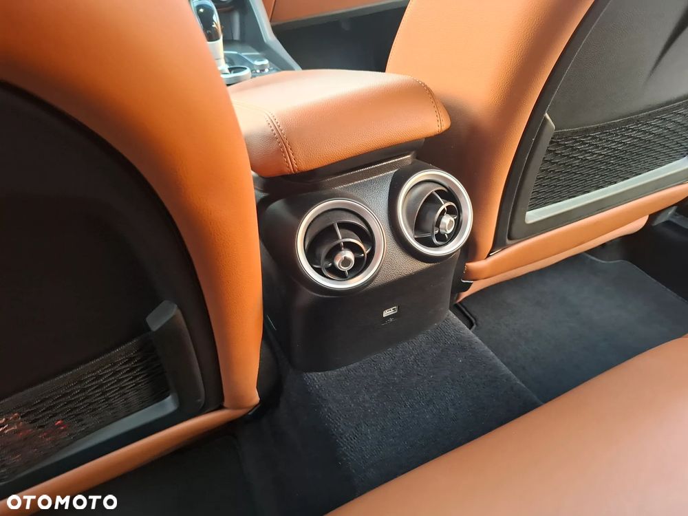 Alfa Romeo Giulia 2.2 D Turbo Super - 22