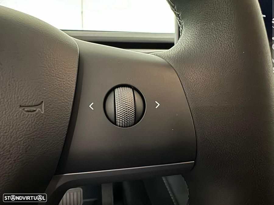 Tesla Model Y Long Range Dual Motor AWD - 19