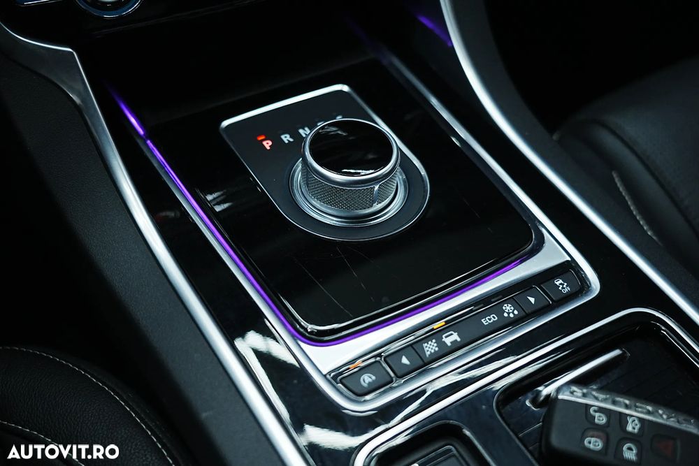 Jaguar XF 20d RWD E-Performance R-Sport - 8