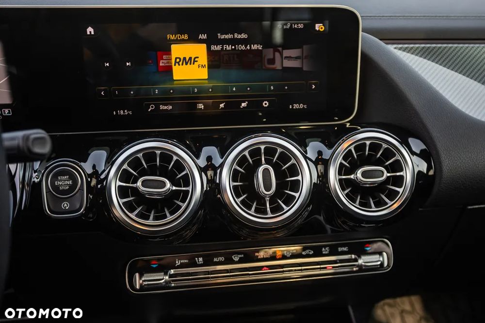 Mercedes-Benz GLA - 23