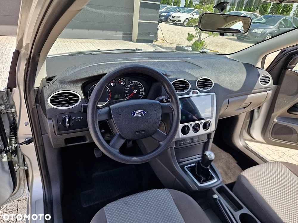 Ford Focus 1.6 16V Ambiente - 4