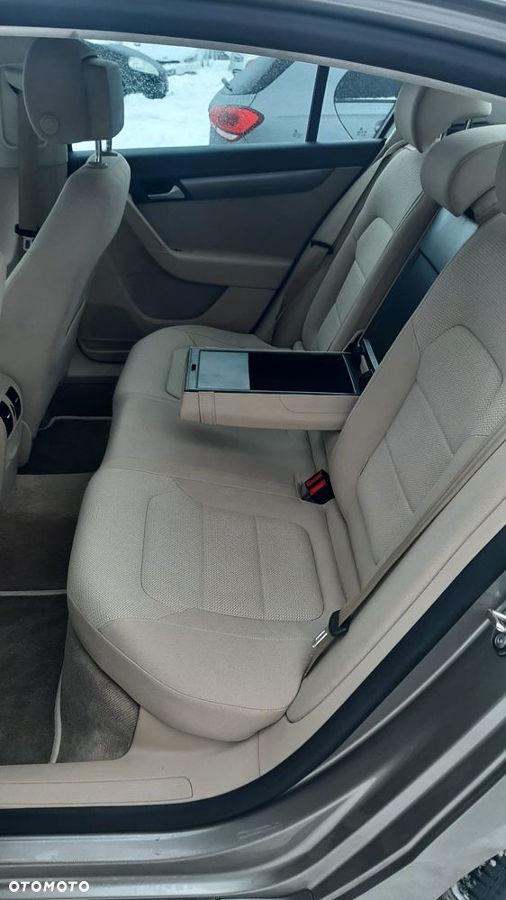 Volkswagen Passat 2.0 TDI Comfortline - 17
