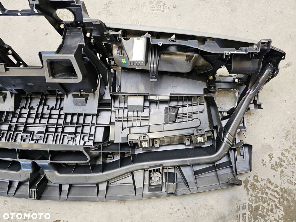 trafic iii lift deska rozdzielcza 681004777r - 5