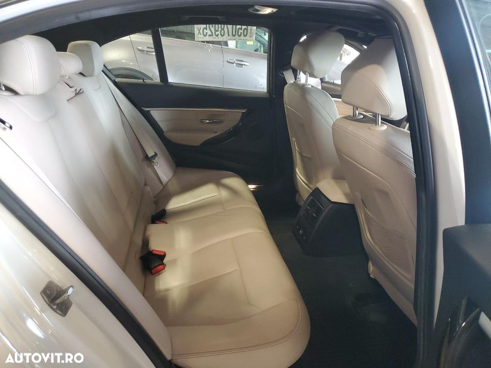 BMW Seria 3 330i xDrive Aut. - 10