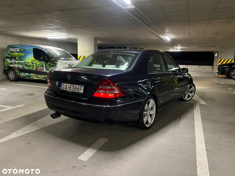 Mercedes-Benz C-Class 2004 photo 4