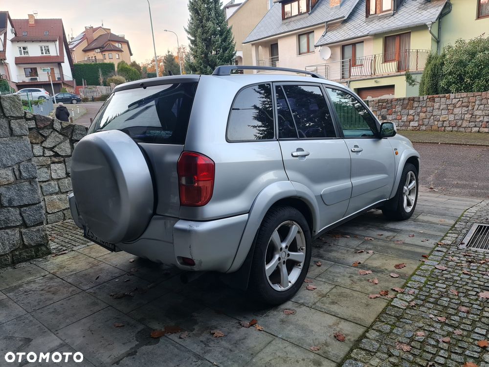 Toyota RAV4 D-4D 4x4 - 4