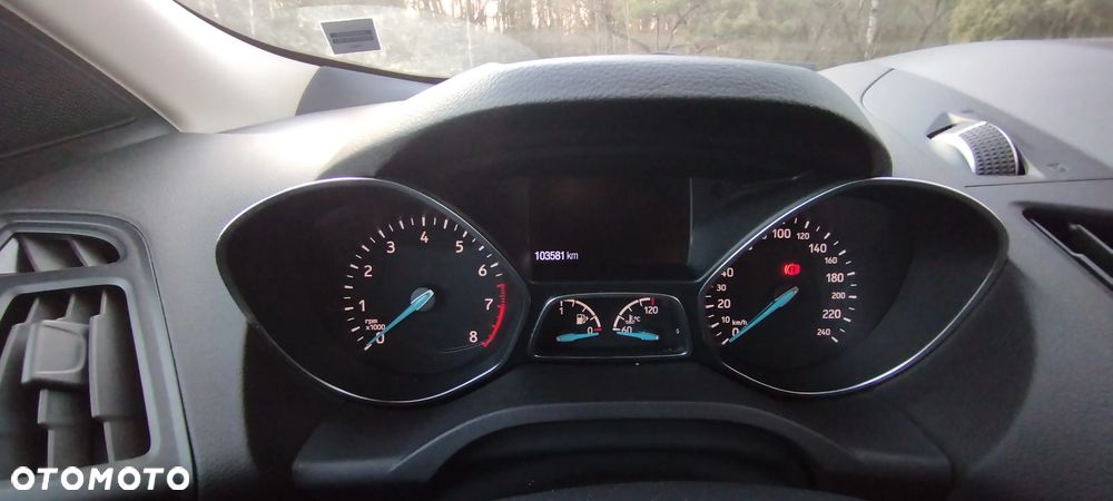 Ford Kuga 1.5 EcoBoost 2x4 Titanium - 28