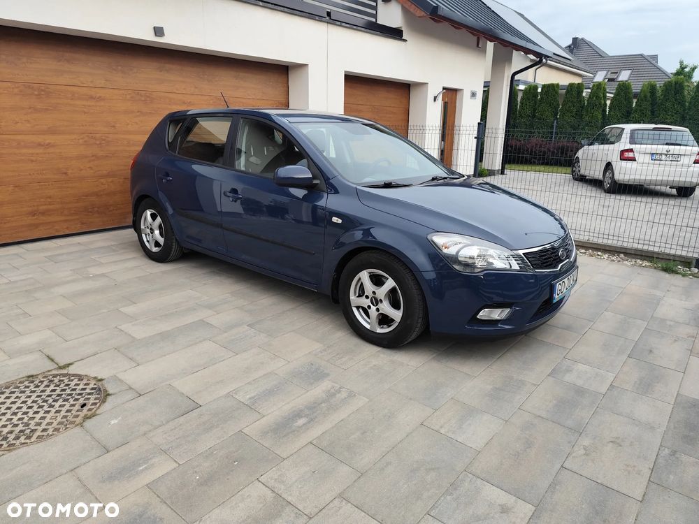 Kia Ceed 1.6 L - 6