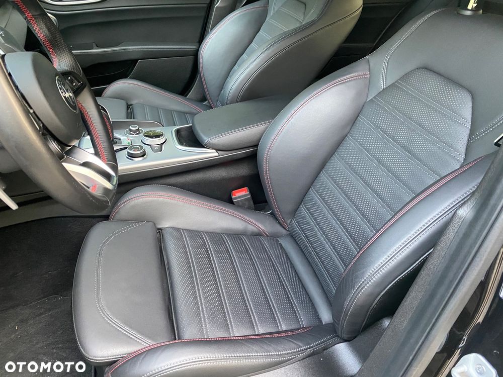 Alfa Romeo Giulia 2.0 Turbo Competizione Q4 - 15