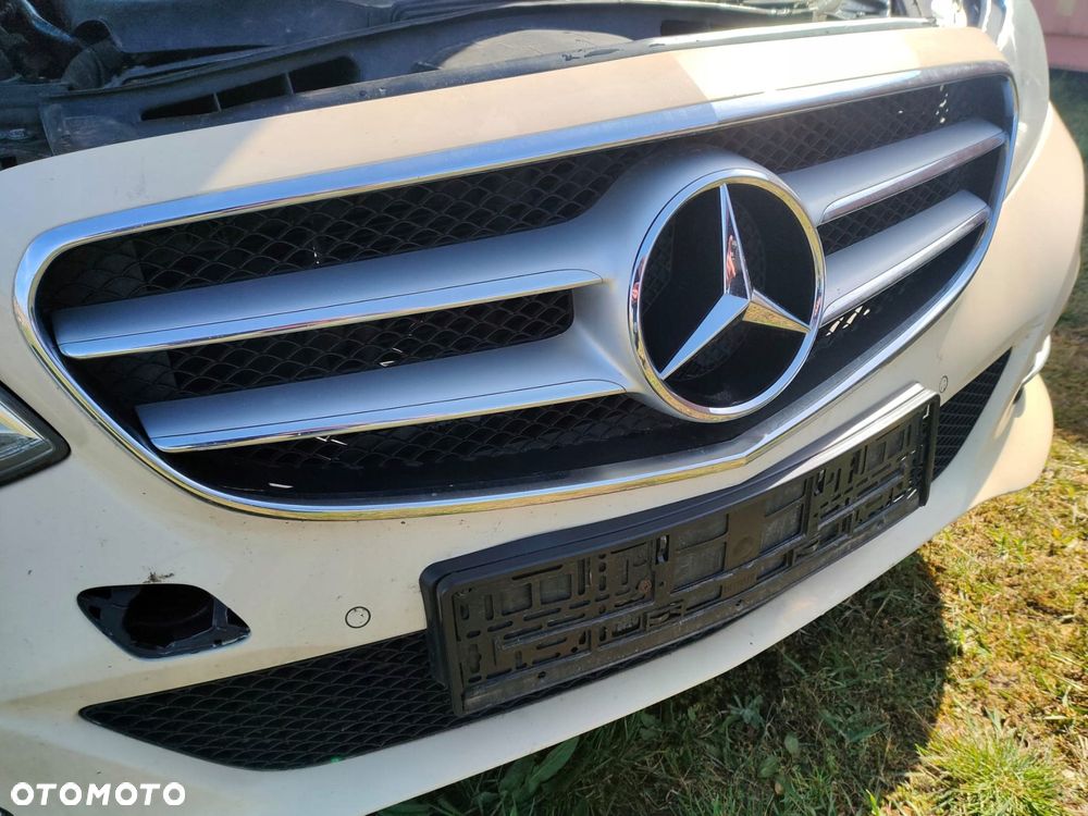 MERCEDES W212 LIFT PRZÓD BŁOTNIKI PAS LAMPY MASKA - 4