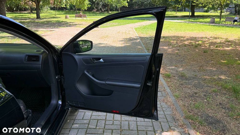 Volkswagen Jetta 2.0 Base - 13