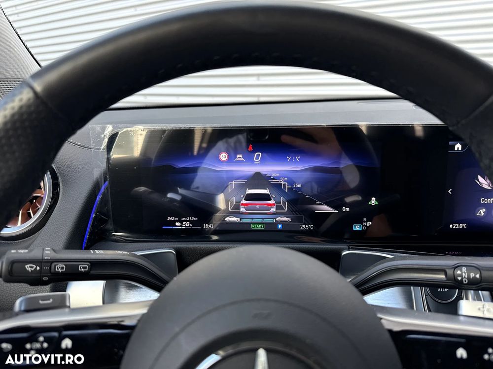 Mercedes-Benz EQB 250+ Electric Art - 12