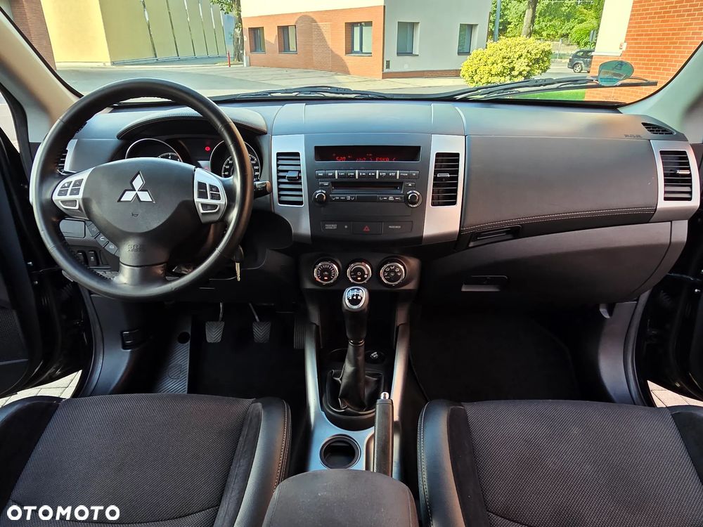 Mitsubishi Outlander 2.0 2WD Invite - 23
