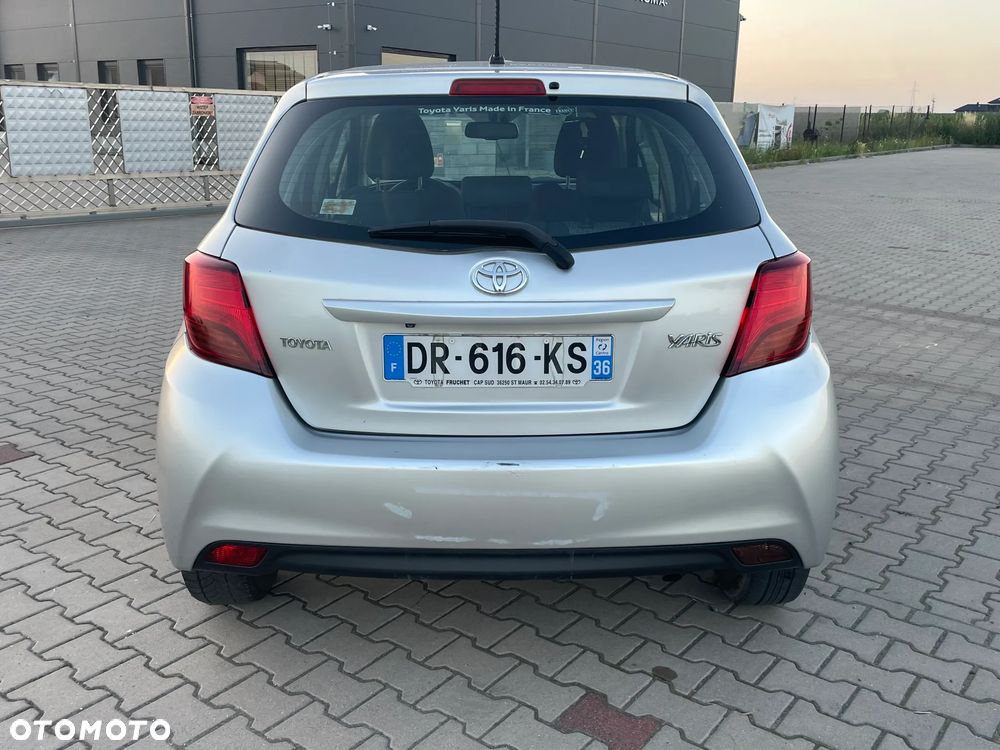 Toyota Yaris 1.33 VVT-i Lounge - 6