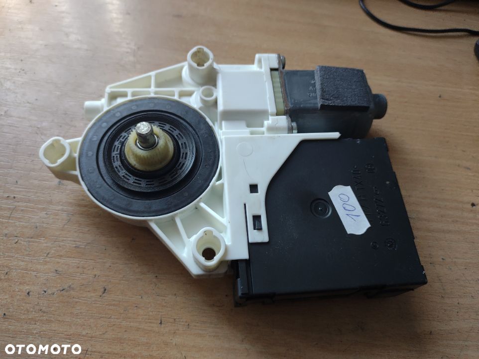 Silniczek szyby Audi A3 prawy przód E840311202 - 2