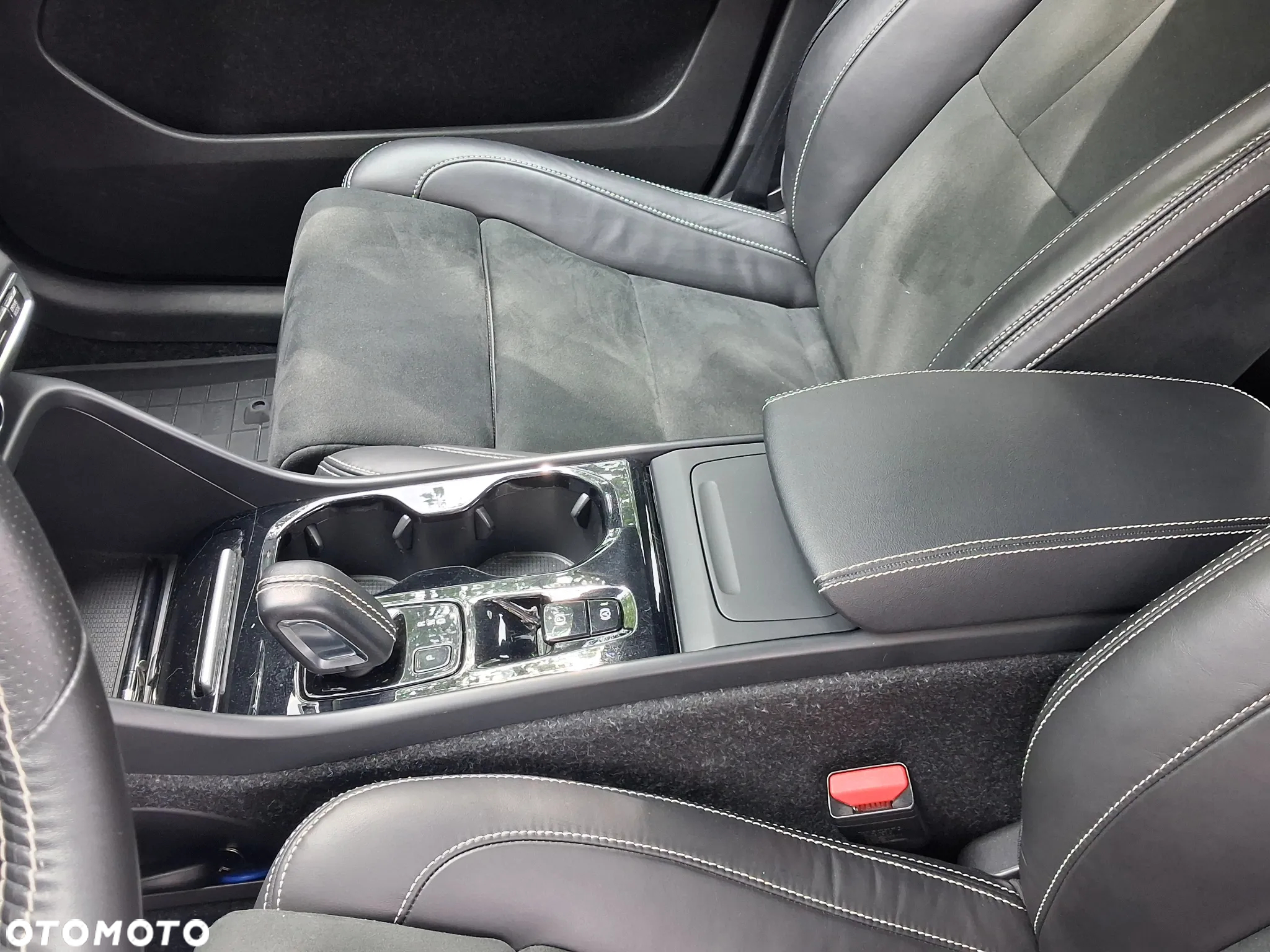 Volvo XC 40 B4 B AWD R-Design - 20