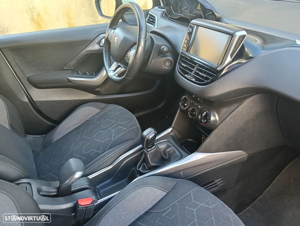 Peugeot 2008 1.6 BlueHDi Style - 21