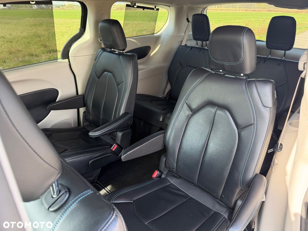 Chrysler Pacifica - 15