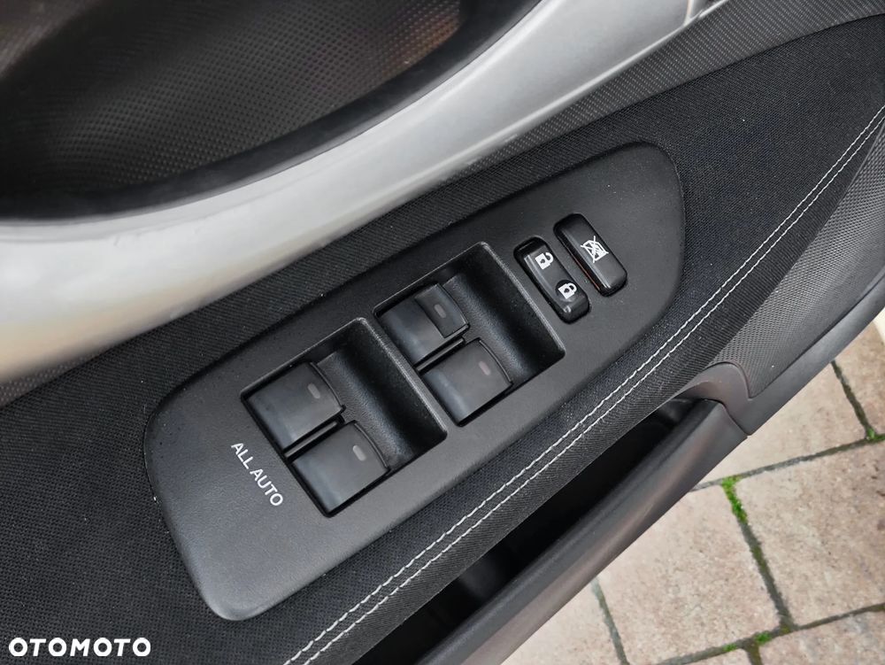 Toyota Auris 1.8 HSD Sol - 21