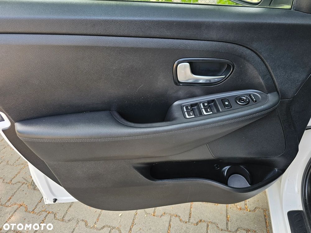 Kia Carens 1.7 CRDi 115 Dream Team Edition - 16