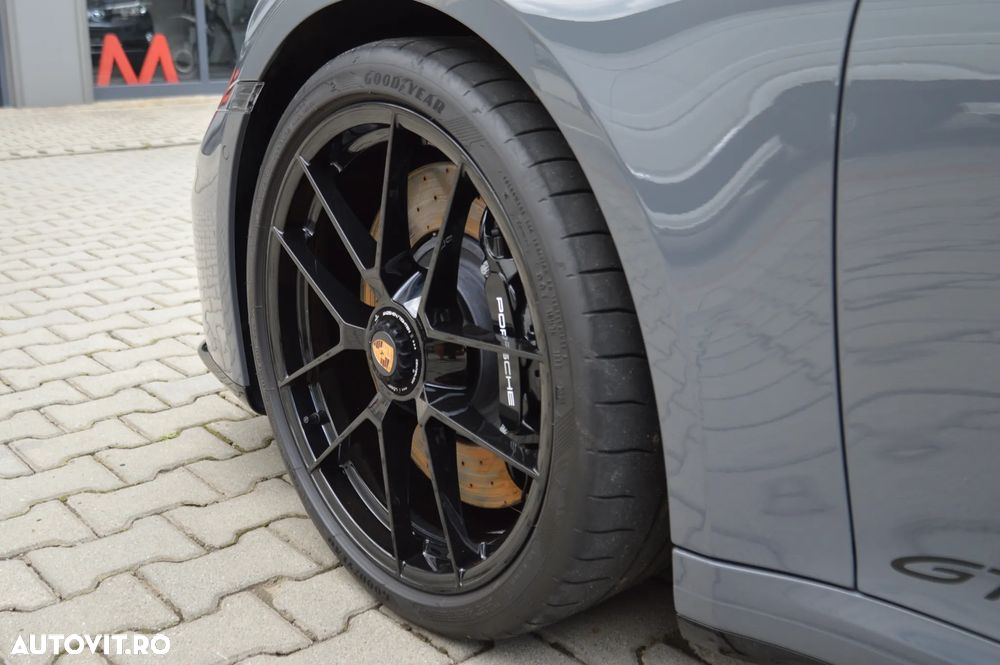Porsche 911 Targa 4 GTS PDK - 26