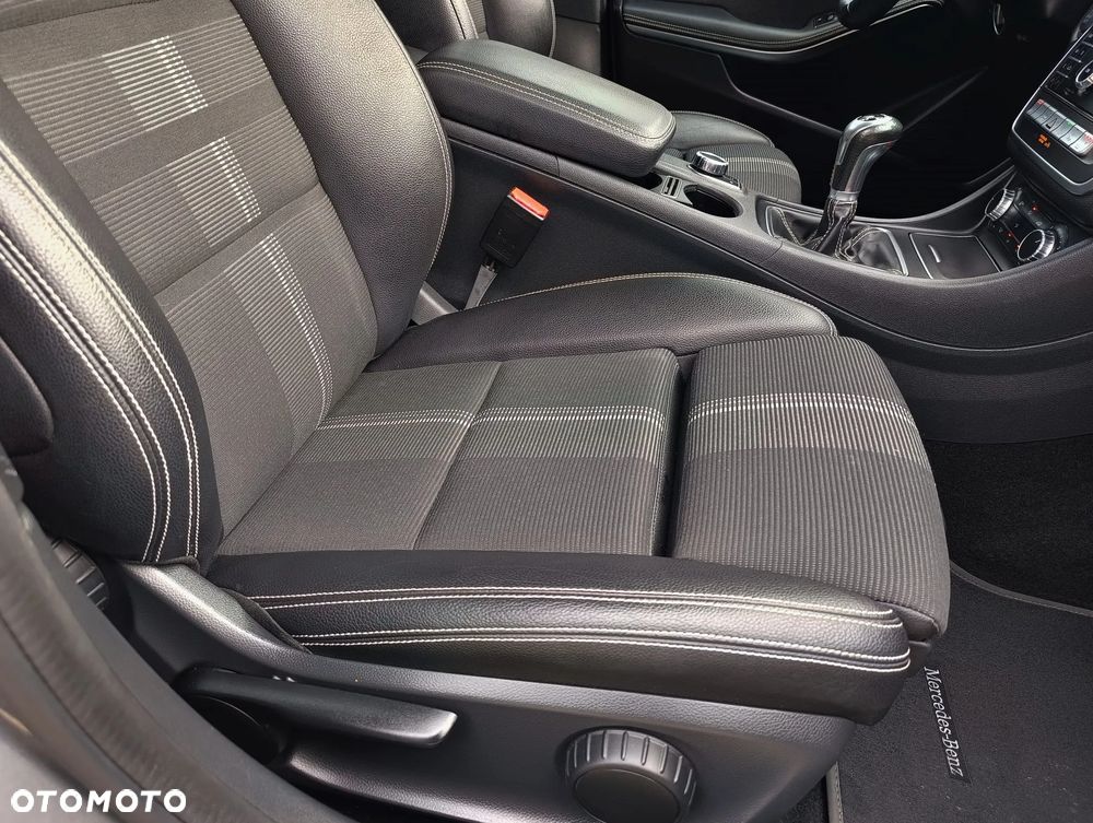 Mercedes-Benz GLA 200 Urban - 11