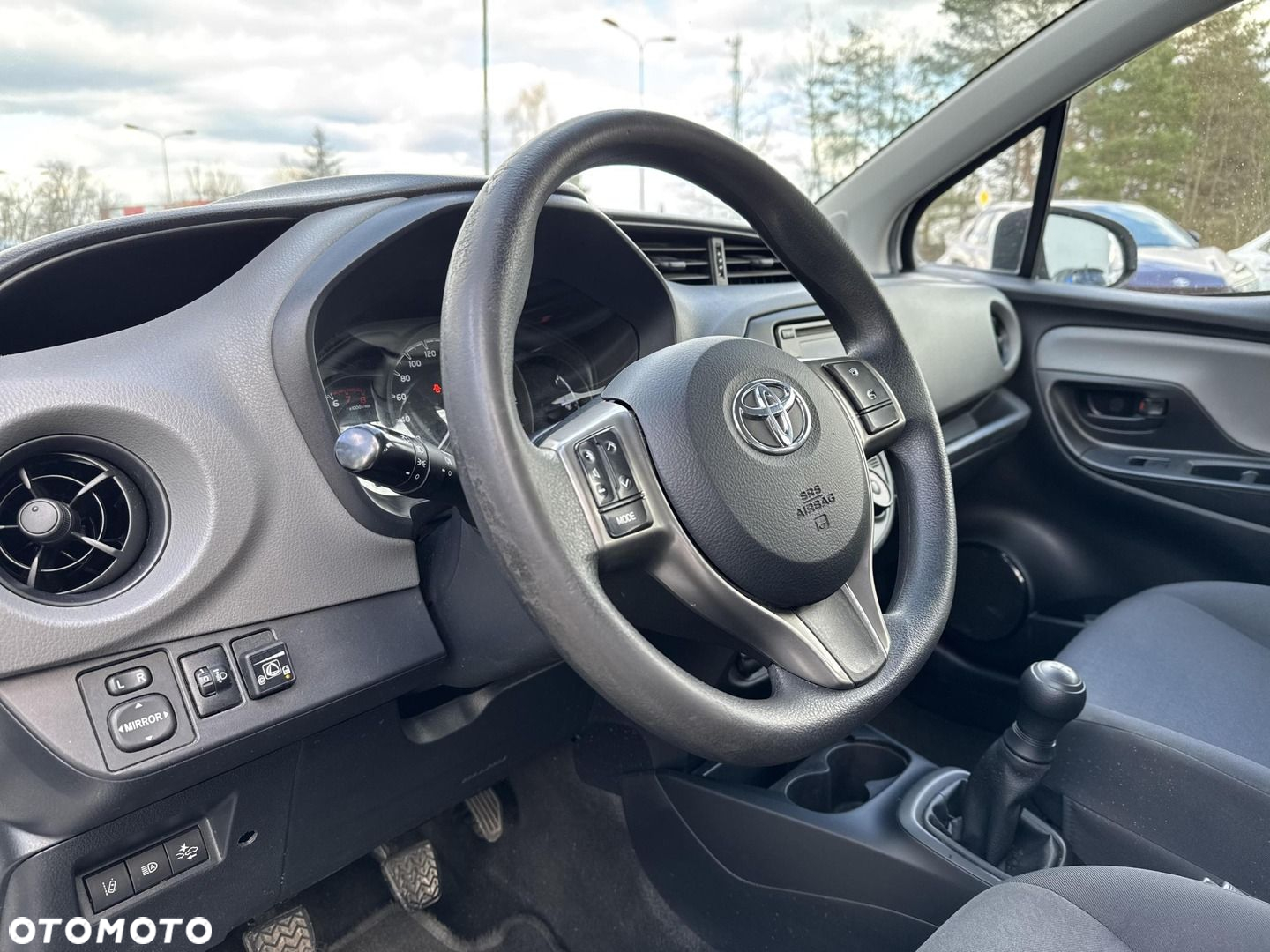 Toyota Yaris - 12