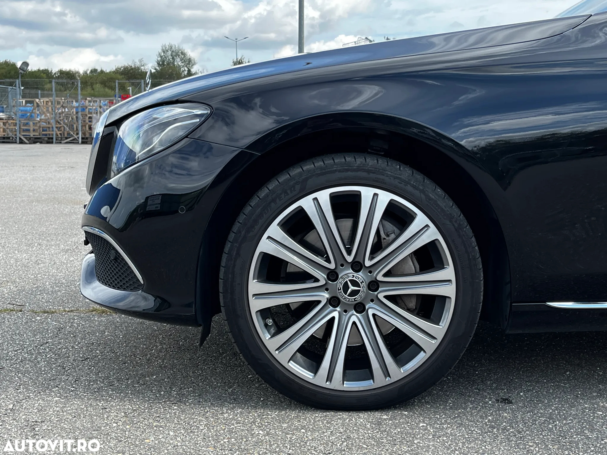 Mercedes-Benz E 300 9G-TRONIC Exclusive - 34