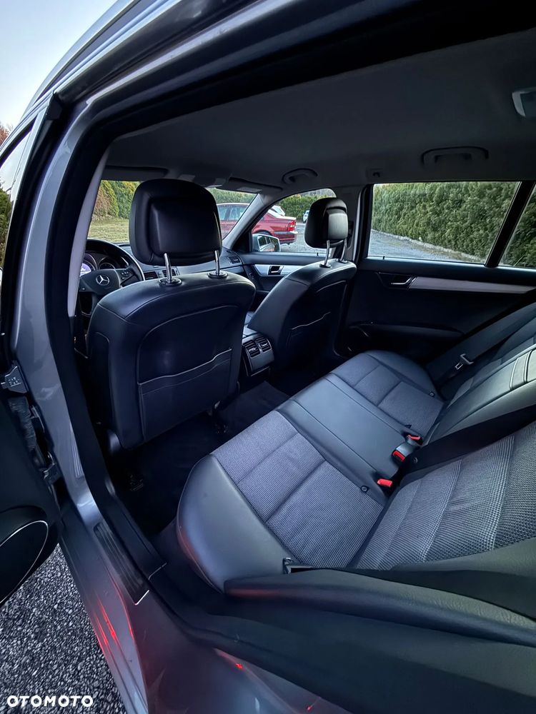 Mercedes-Benz Klasa C 250 CDI BlueEff Avantgarde 4-Matic - 28