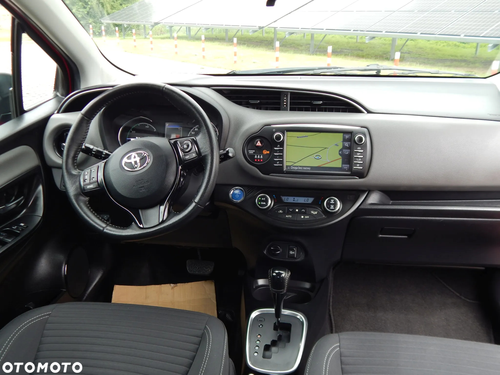 Toyota Yaris Hybrid 100 Premium - 15