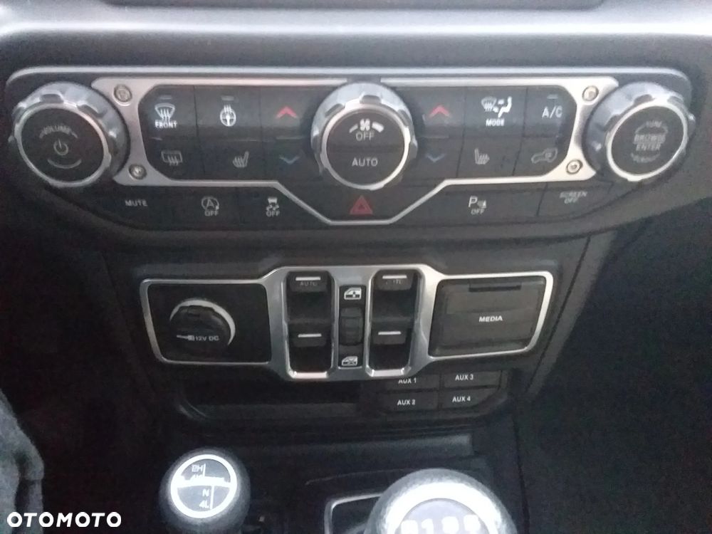 Jeep Wrangler - 16
