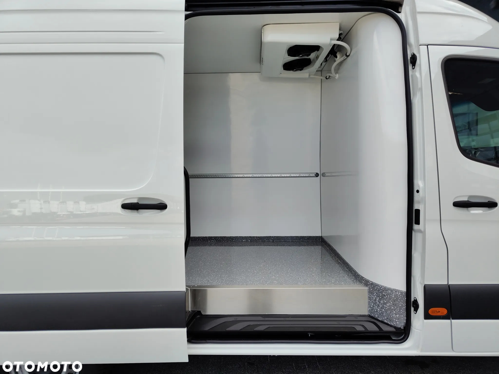 Mercedes-Benz Sprinter - 27