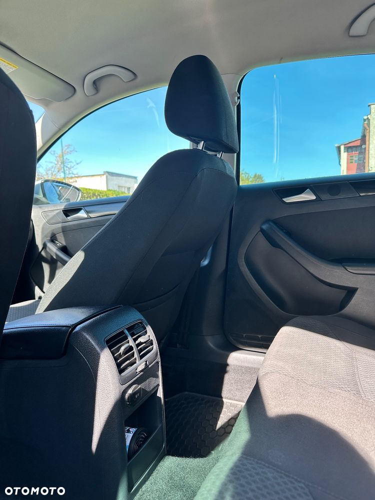 Volkswagen Jetta 1.6 TDI Comfortline - 16