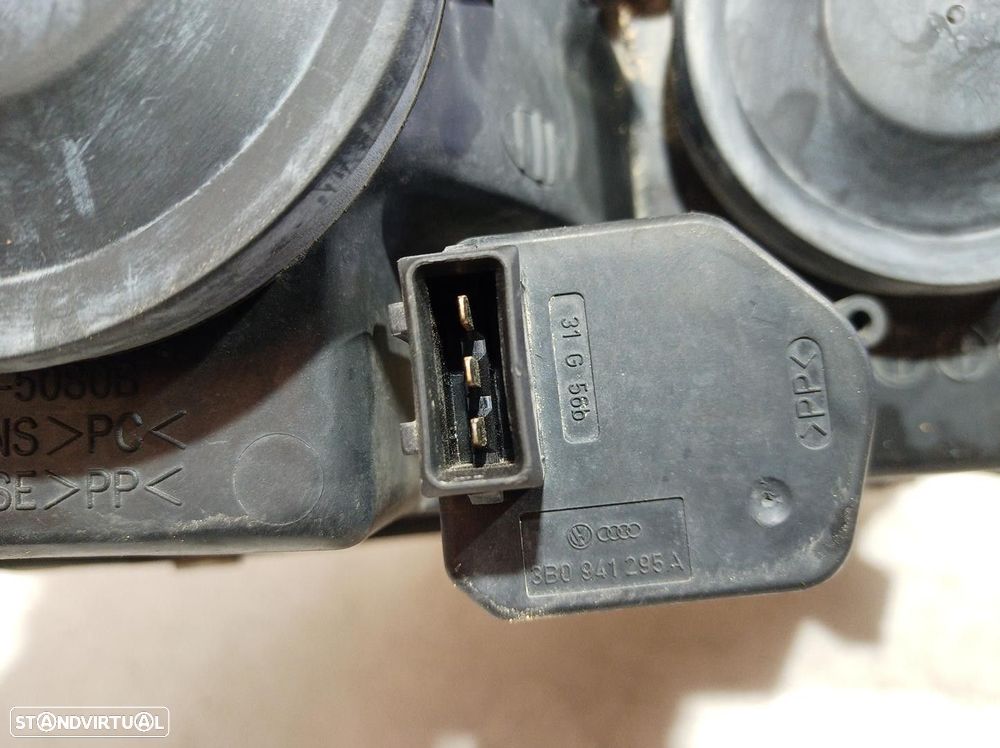 FAROL DIREITO VOLKSWAGEN PASSAT VARIANT 2000 -3B0941295A - 1